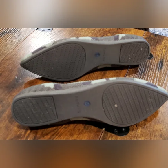 Rothy's Camo Pointed Flats with Blue Trim and Orange Heel Accent - Picture 4 of 6